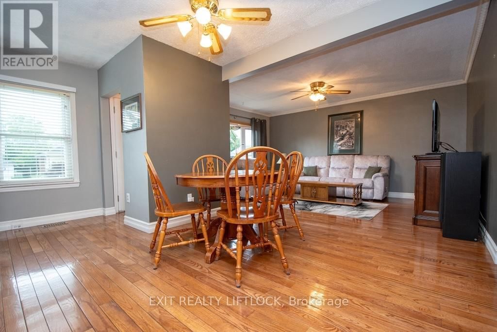 493 HOWDEN STREET Image 11