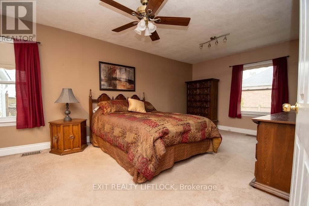 493 HOWDEN STREET Image 17