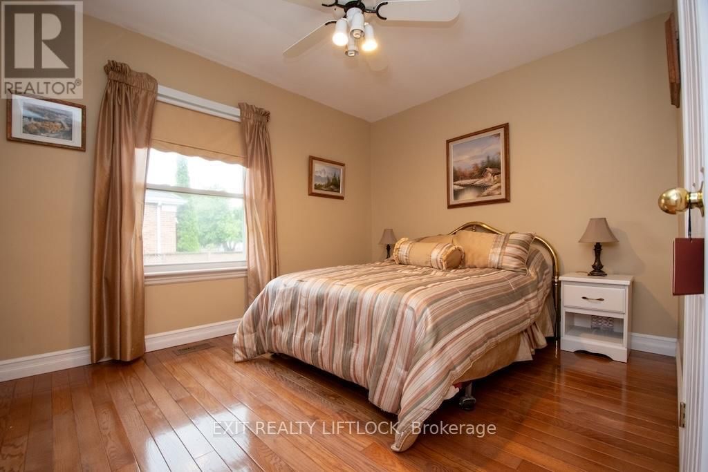 493 HOWDEN STREET Image 19