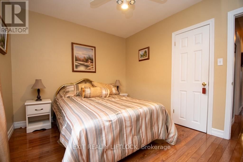 493 HOWDEN STREET Image 20