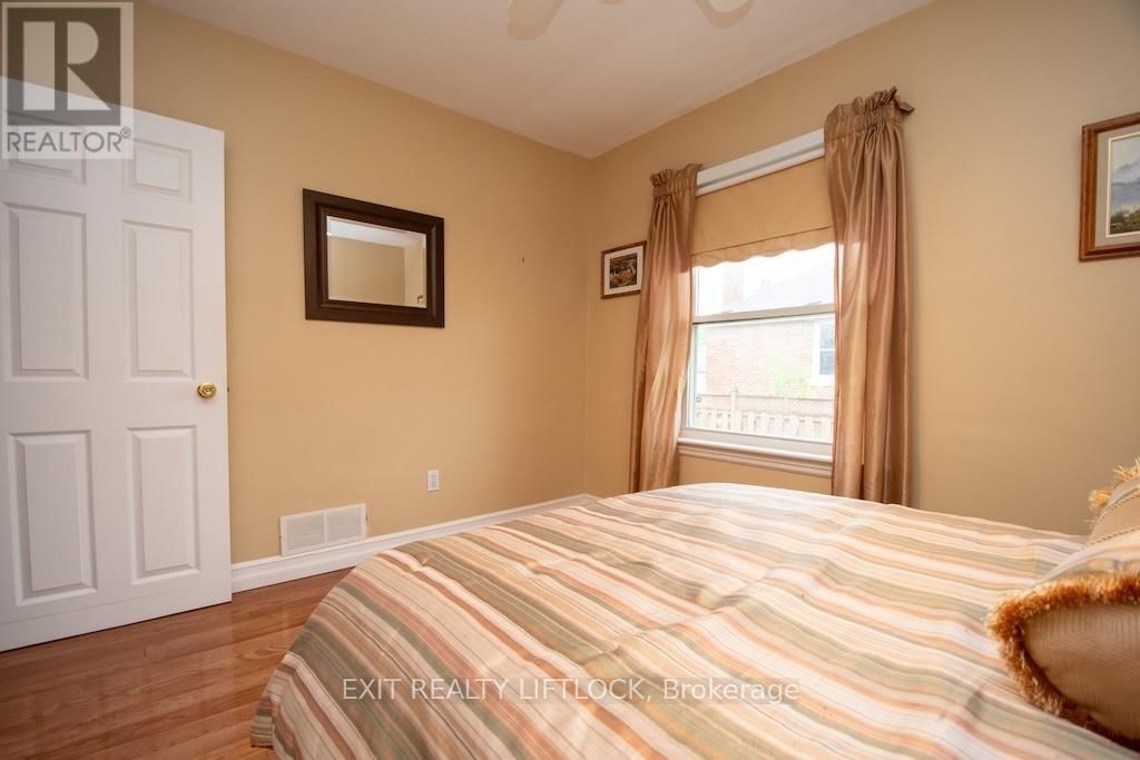 493 HOWDEN STREET Image 21