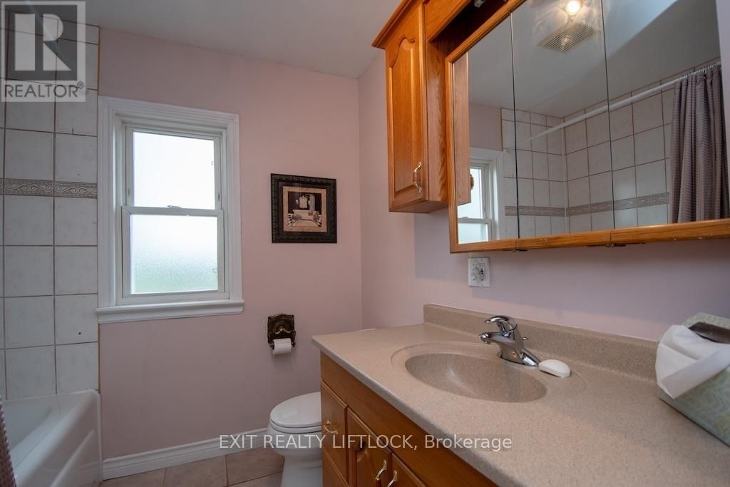 493 HOWDEN STREET Image 23