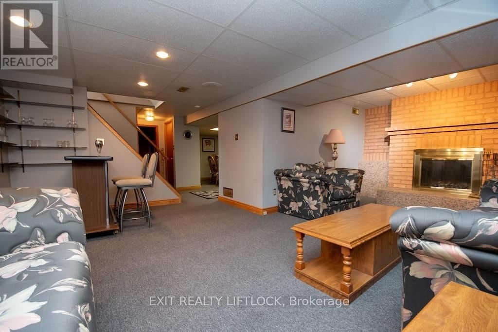 493 HOWDEN STREET Image 25