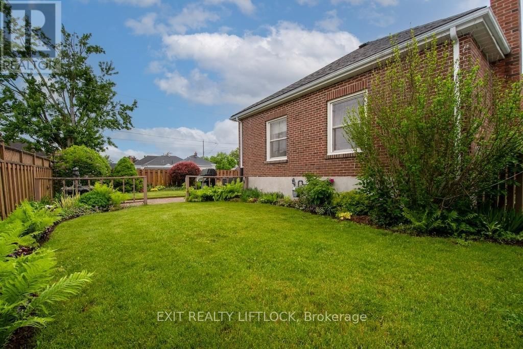 493 HOWDEN STREET Image 36