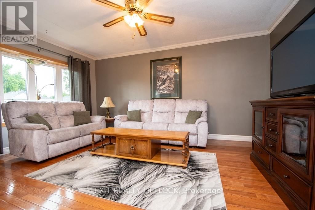 493 HOWDEN STREET Image 7