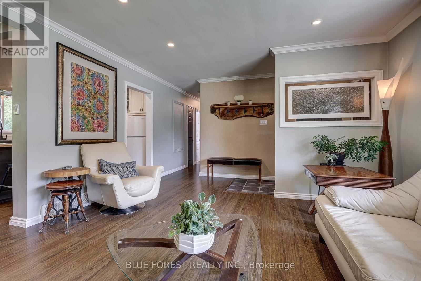 983 VALETTA STREET Image 11