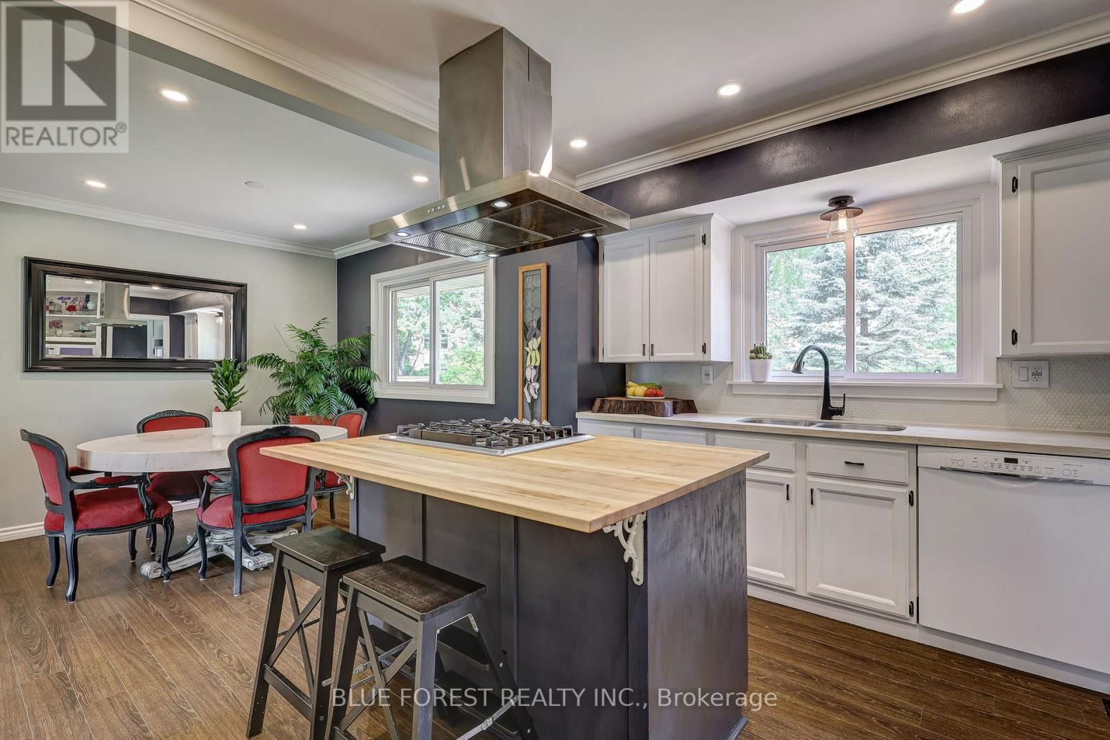 983 VALETTA STREET Image 16