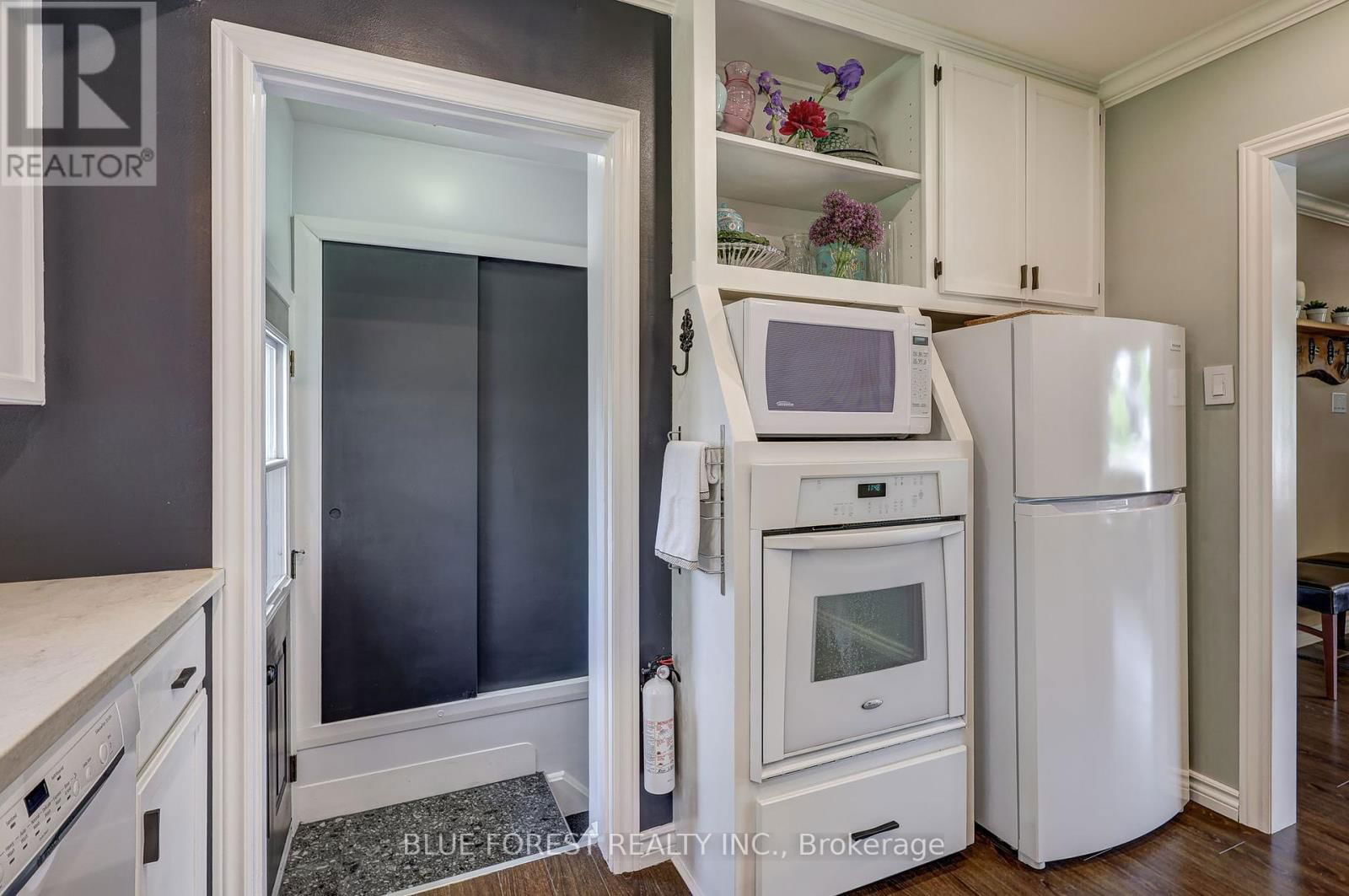 983 VALETTA STREET Image 21