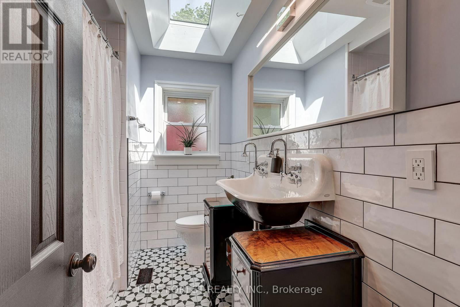 983 VALETTA STREET Image 29