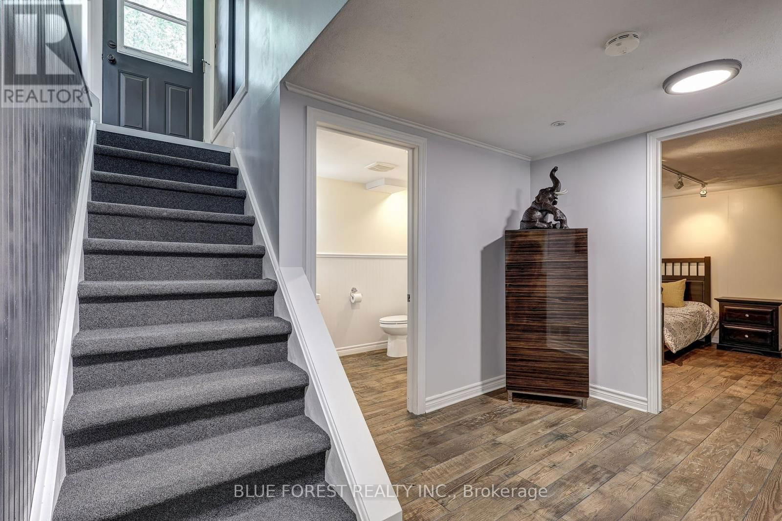 983 VALETTA STREET Image 30