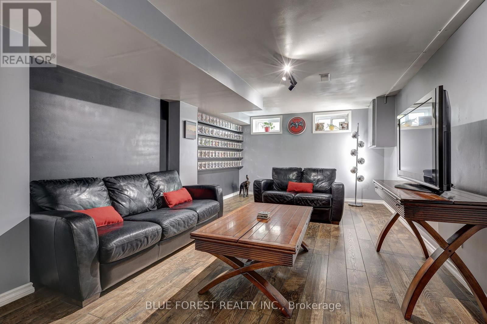 983 VALETTA STREET Image 32