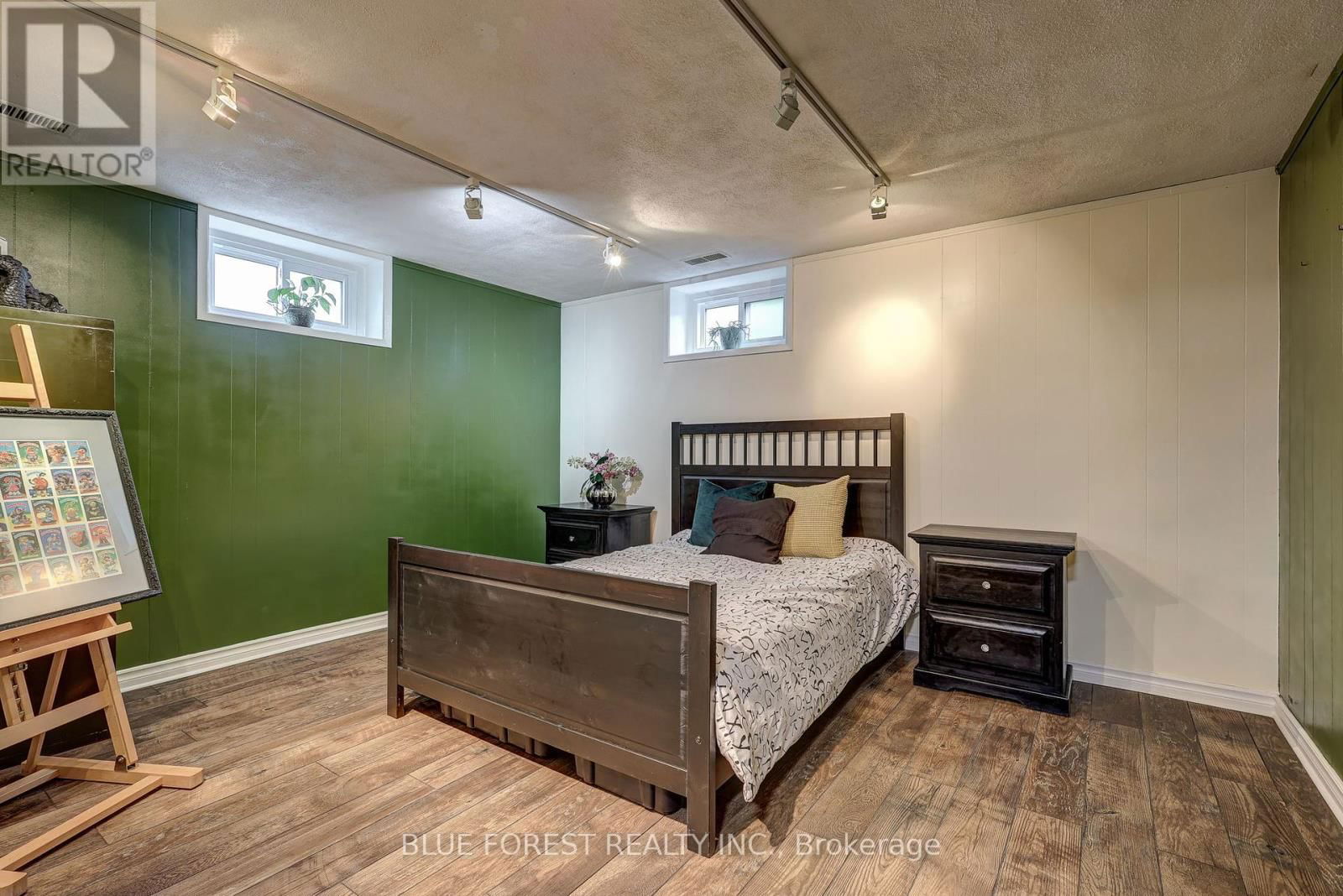 983 VALETTA STREET Image 34