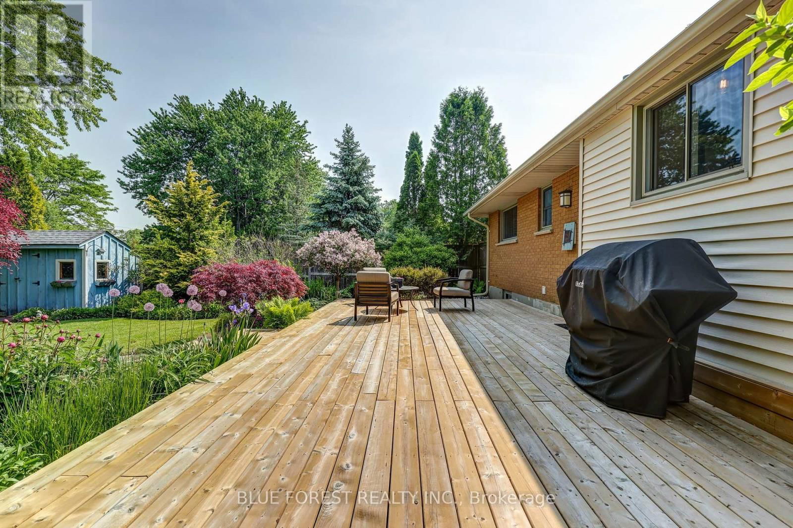 983 VALETTA STREET Image 44