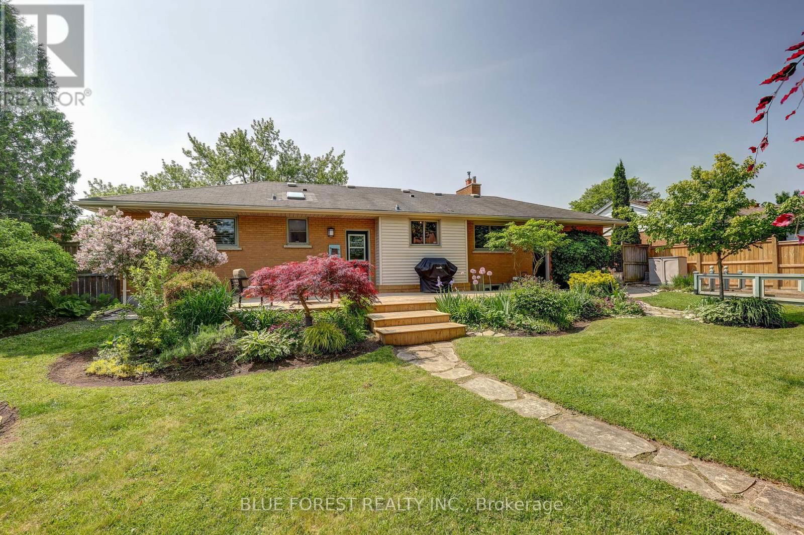 983 VALETTA STREET Image 46