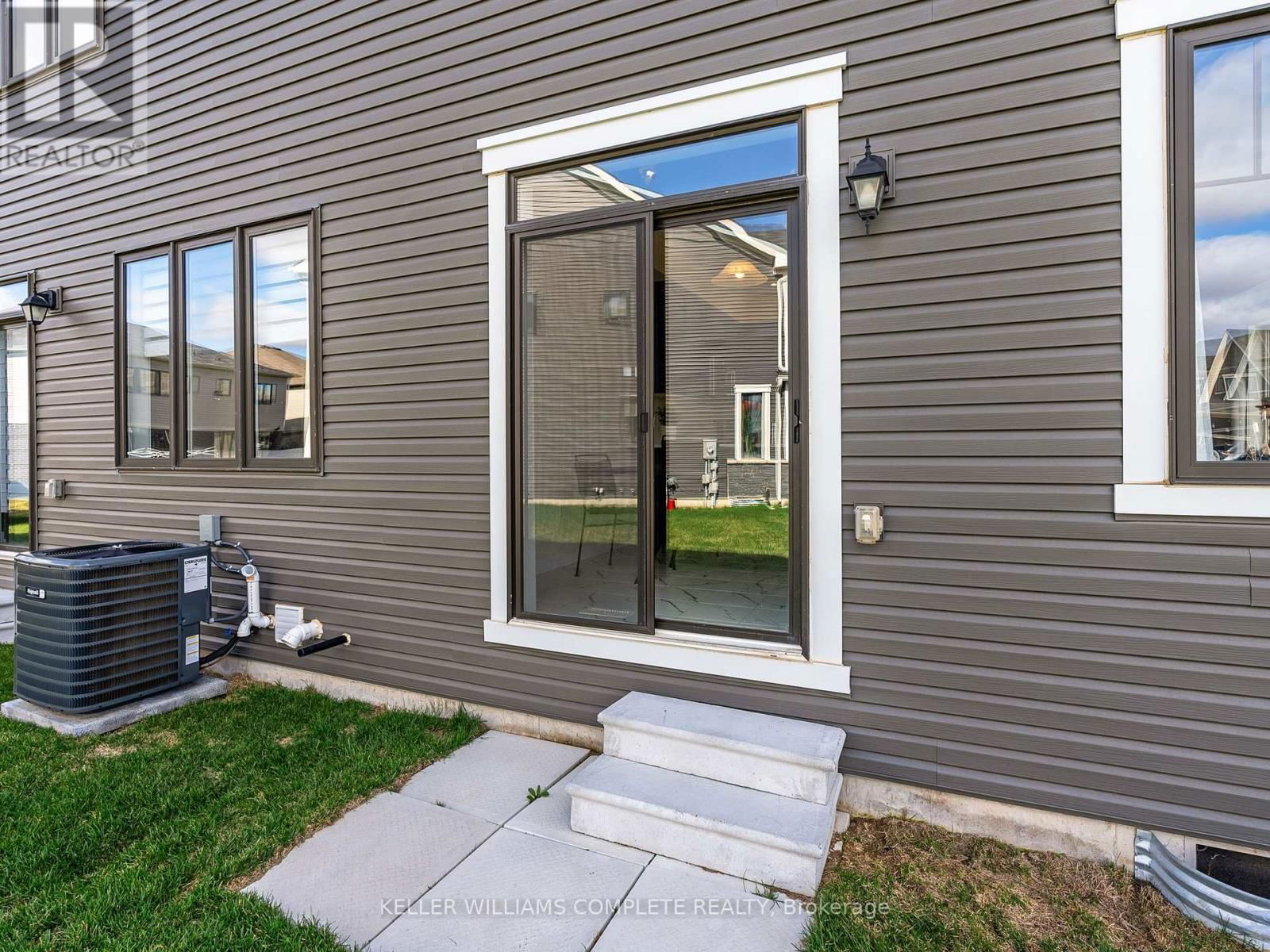 170 WHITHORN CRESCENT Image 44