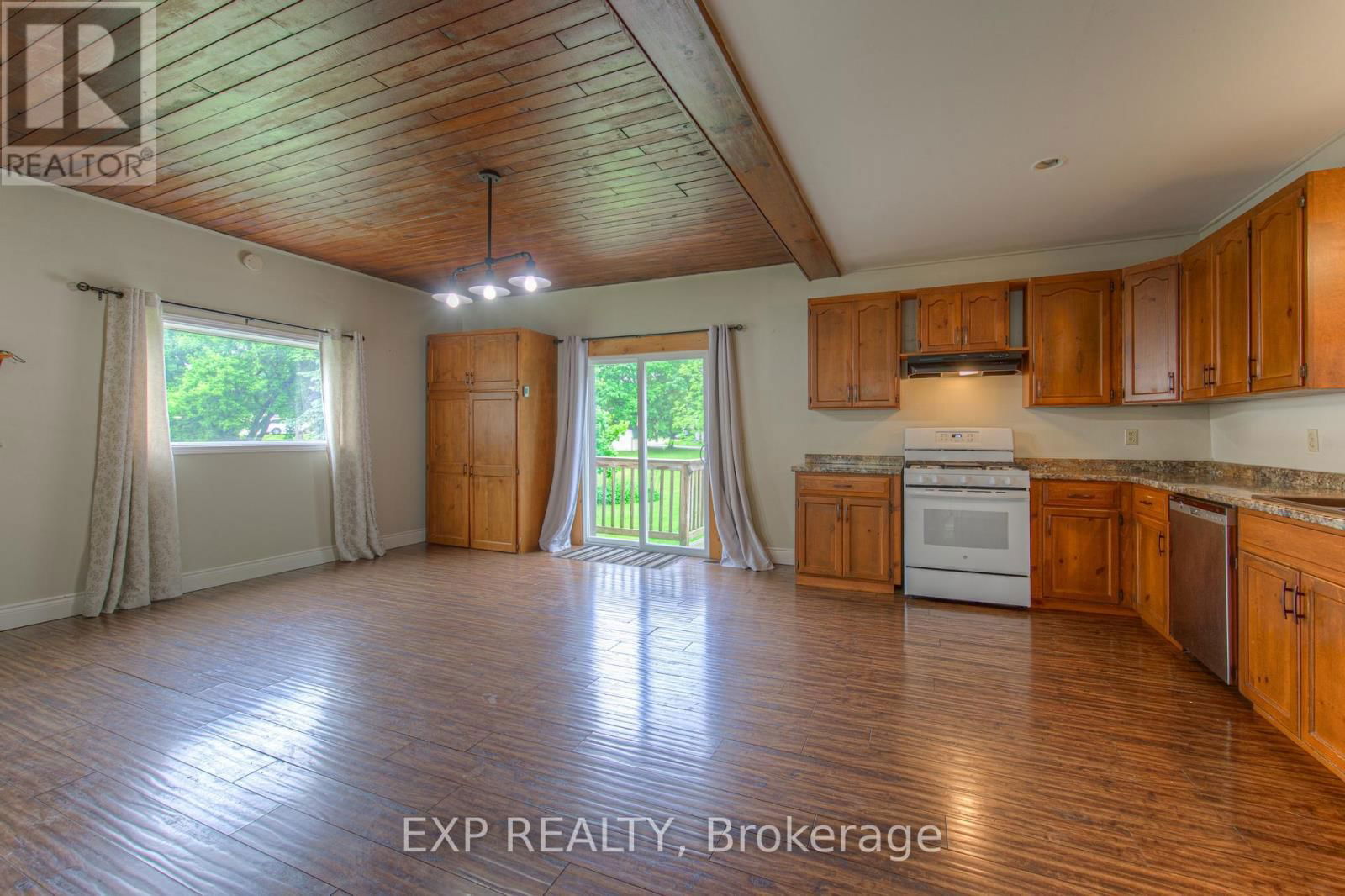33 MCGIVERN STREET Image 15