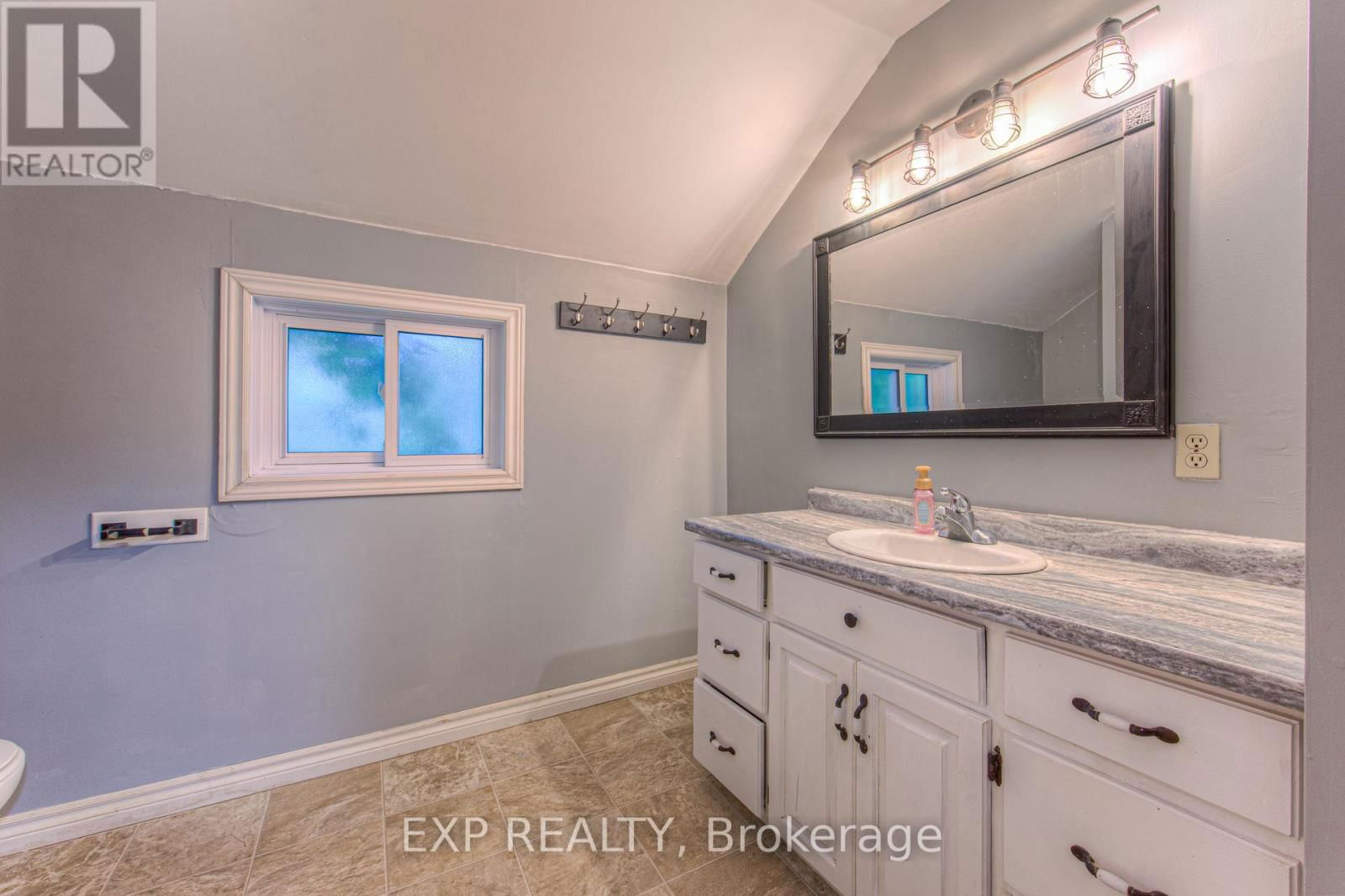 33 MCGIVERN STREET Image 27