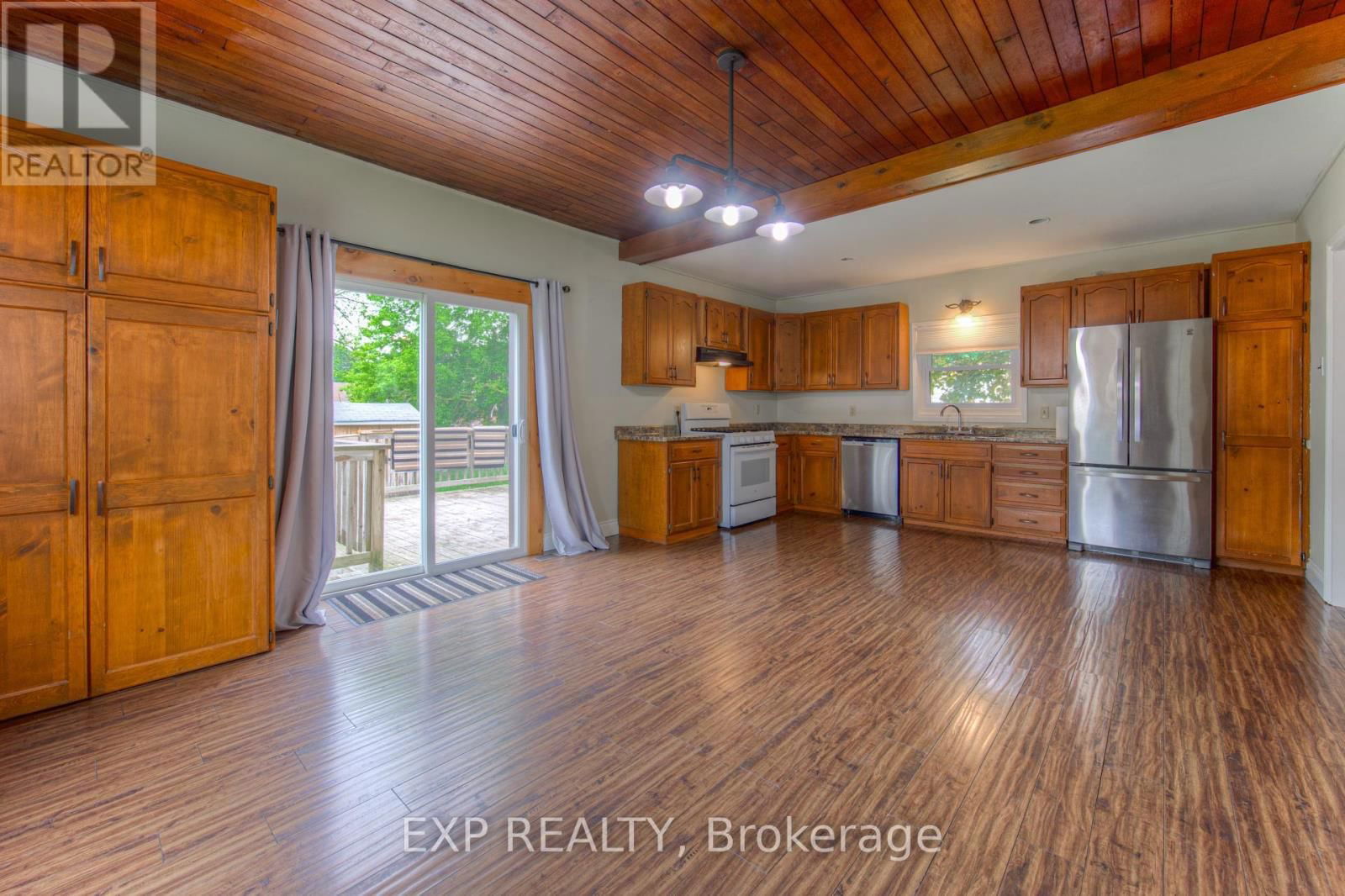 33 MCGIVERN STREET Image 9