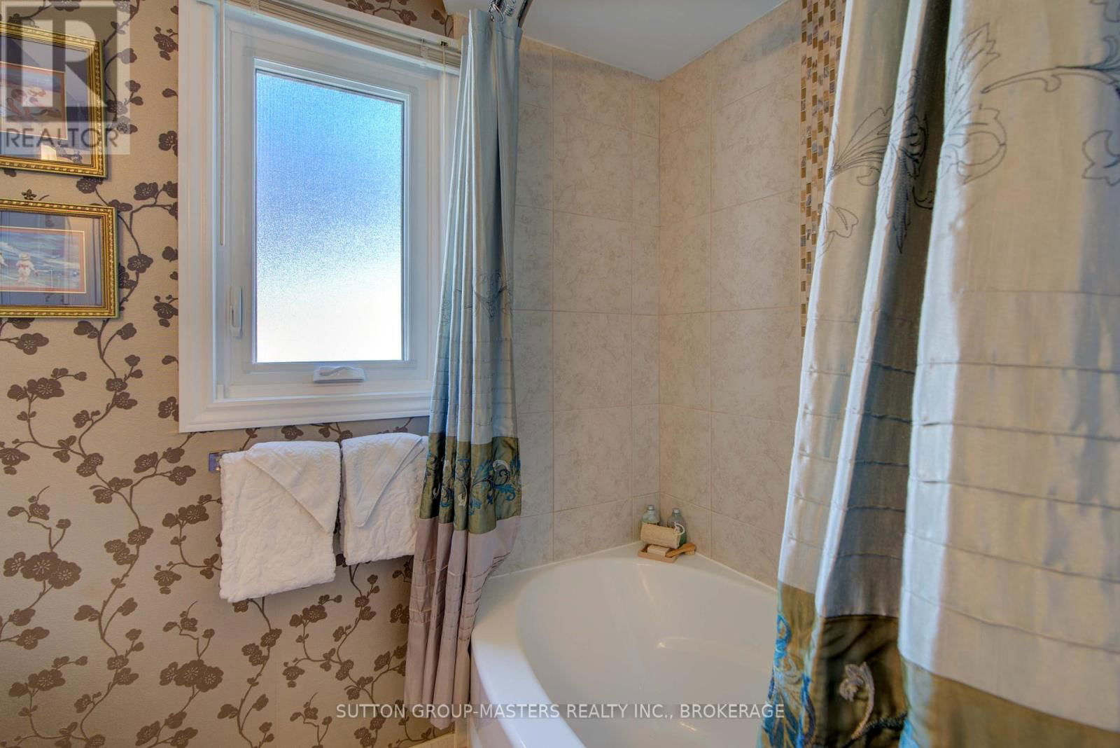 47 BAYSHORE DRIVE Image 31
