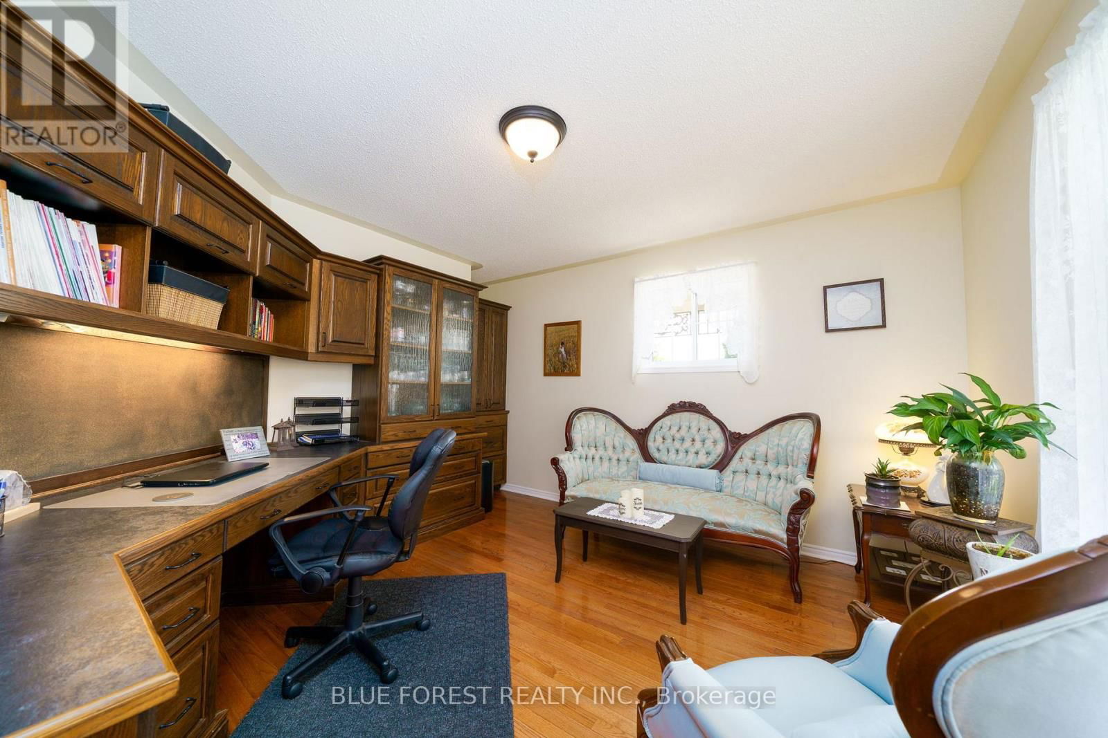 1 THISTLE STREET Image 10