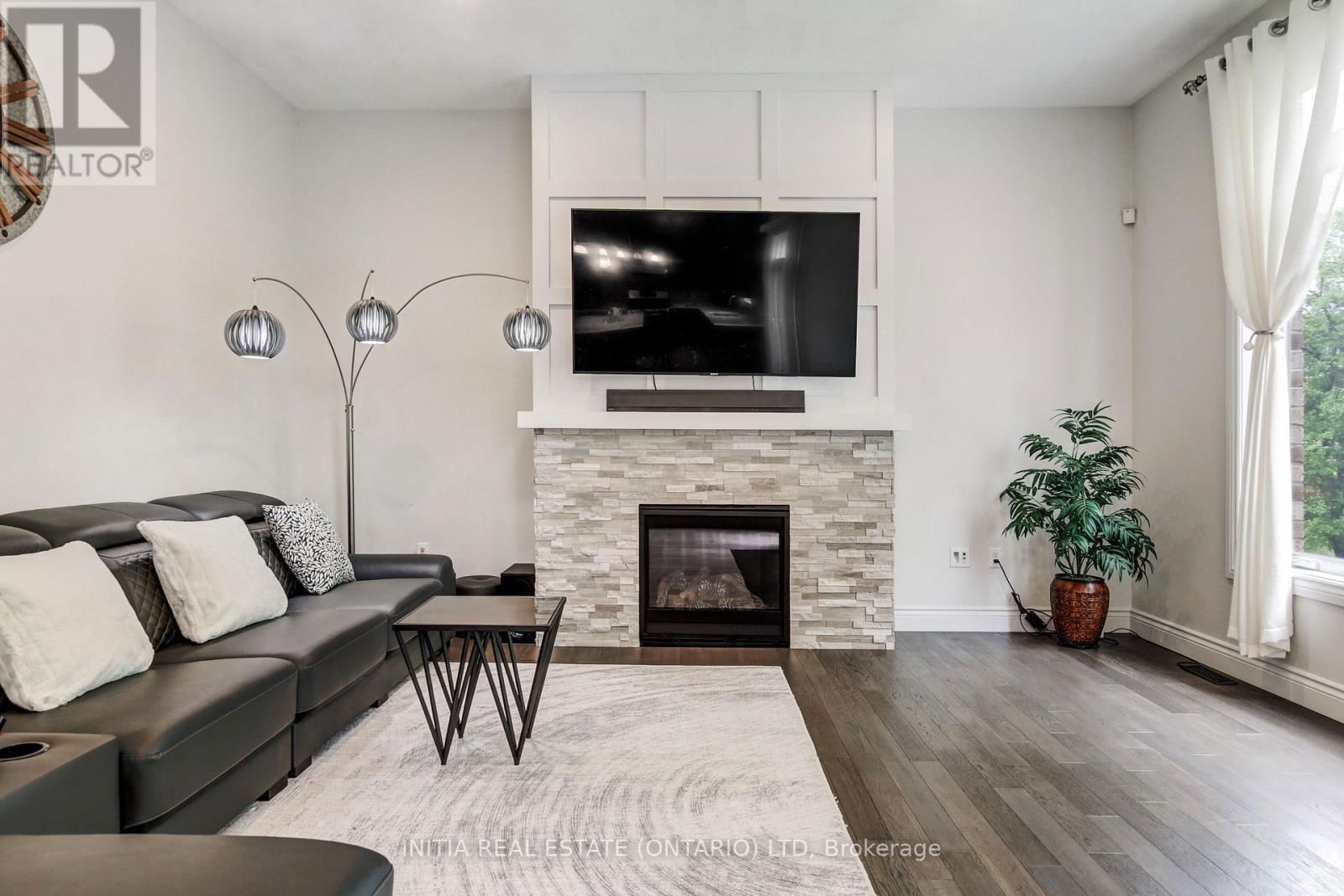 1326 THORNLEY STREET Image 10