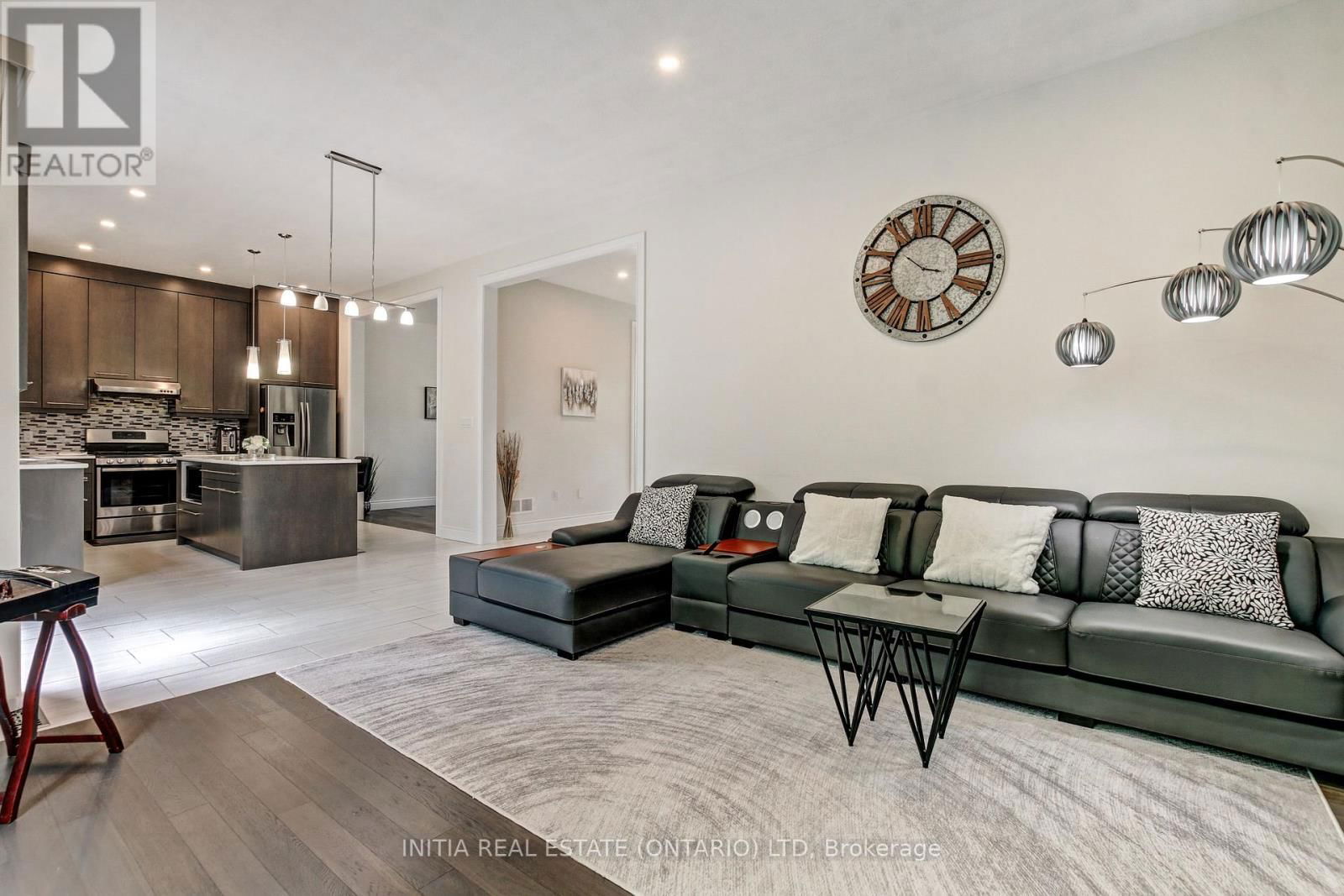 1326 THORNLEY STREET Image 11