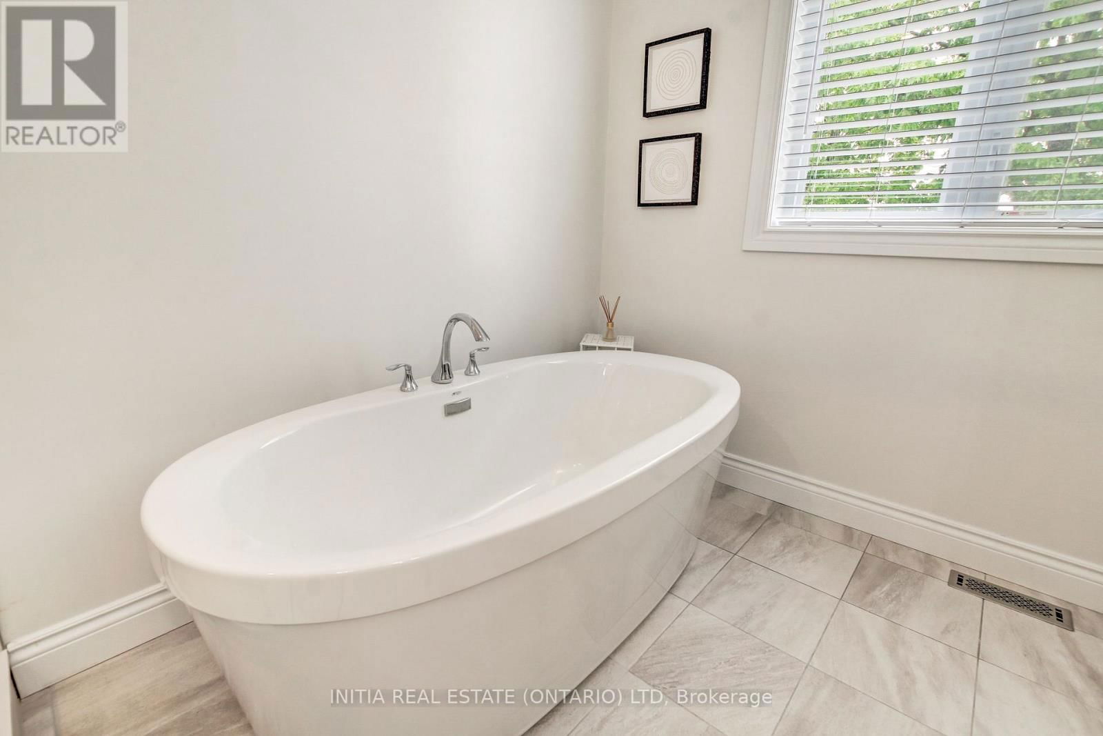 1326 THORNLEY STREET Image 19