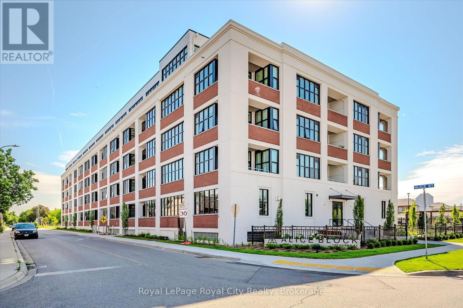 522 - 120 HURON STREET Image 1