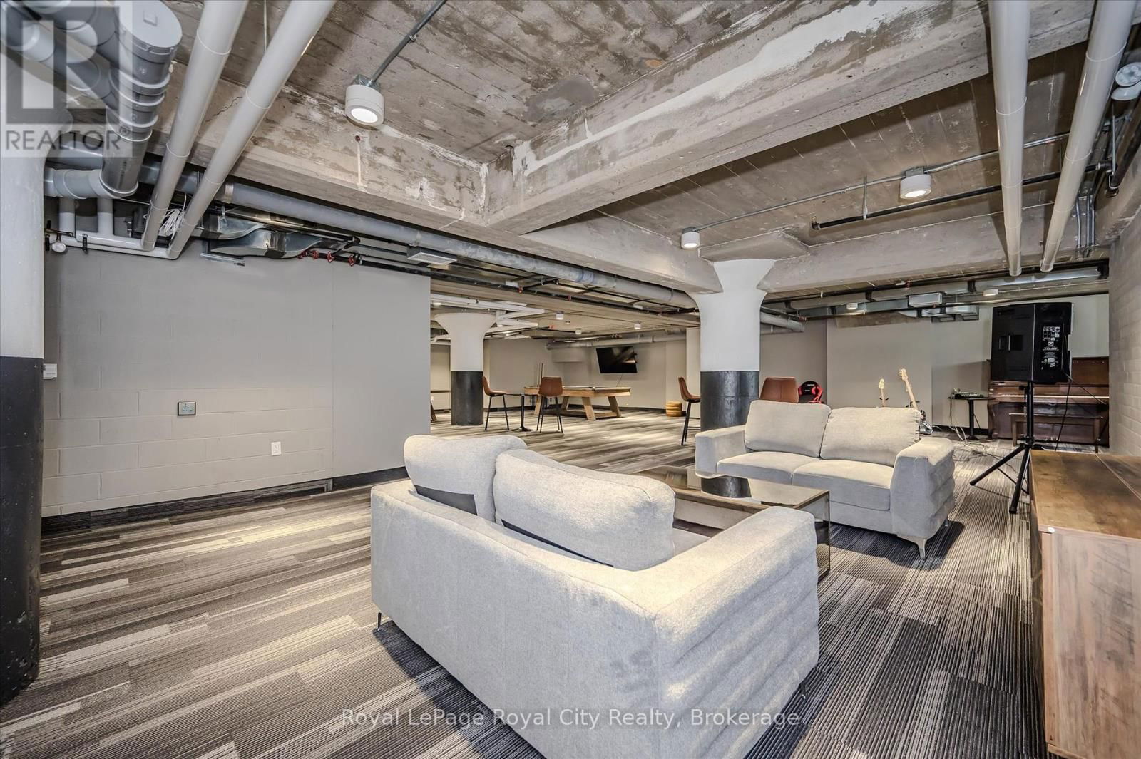 522 - 120 HURON STREET Image 28