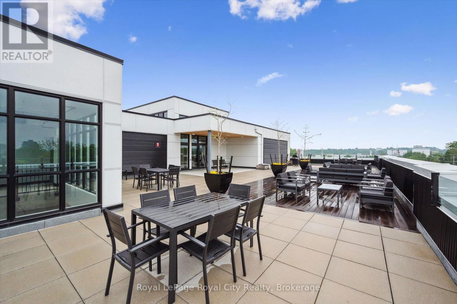 522 - 120 HURON STREET Image 33