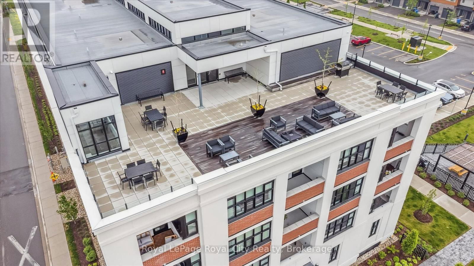 522 - 120 HURON STREET Image 35