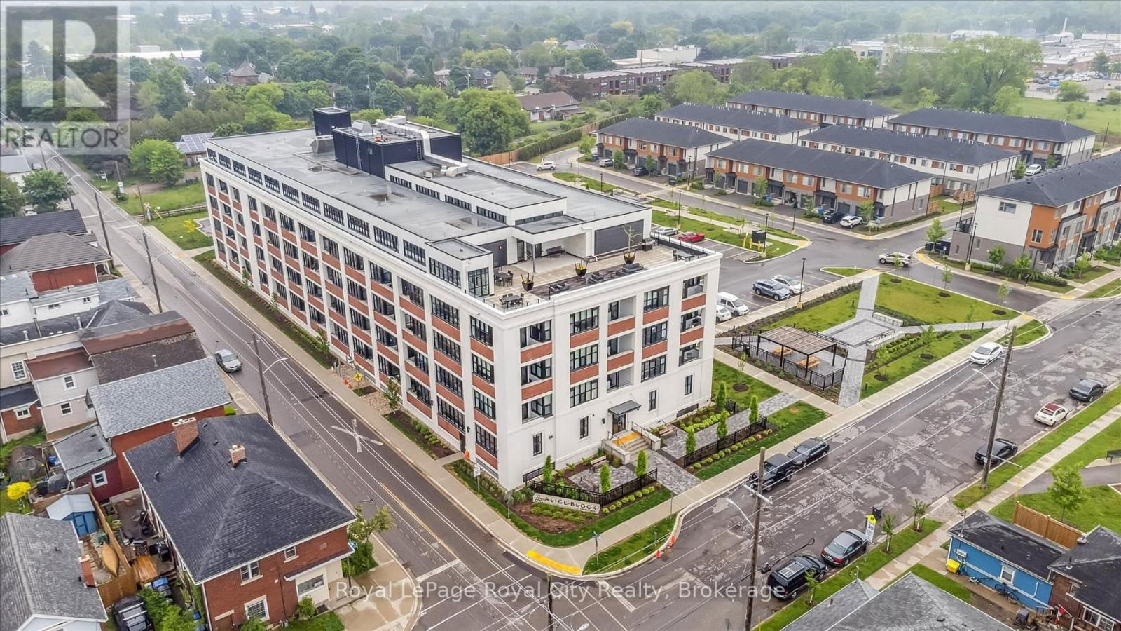 522 - 120 HURON STREET Image 36