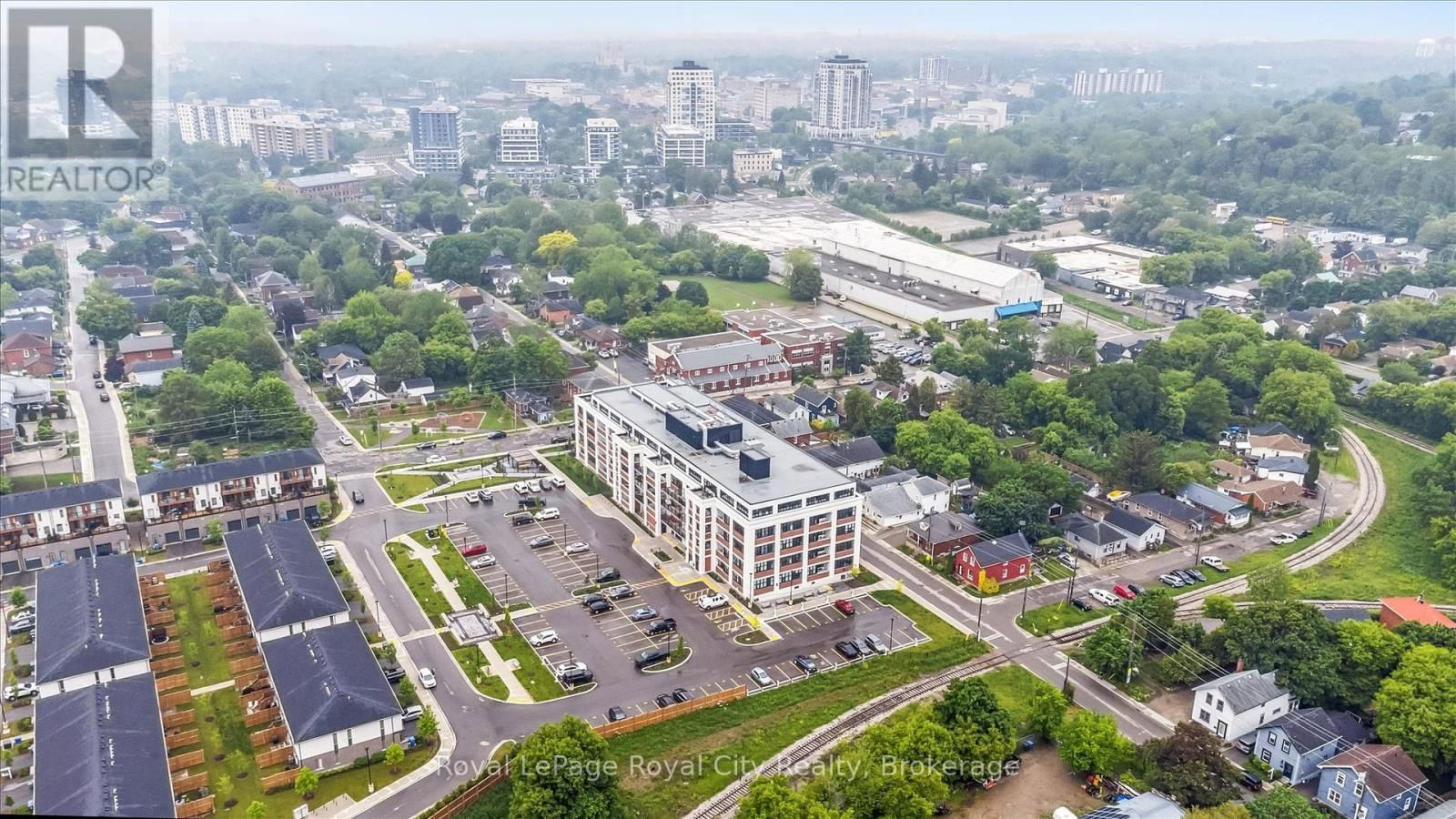 522 - 120 HURON STREET Image 37
