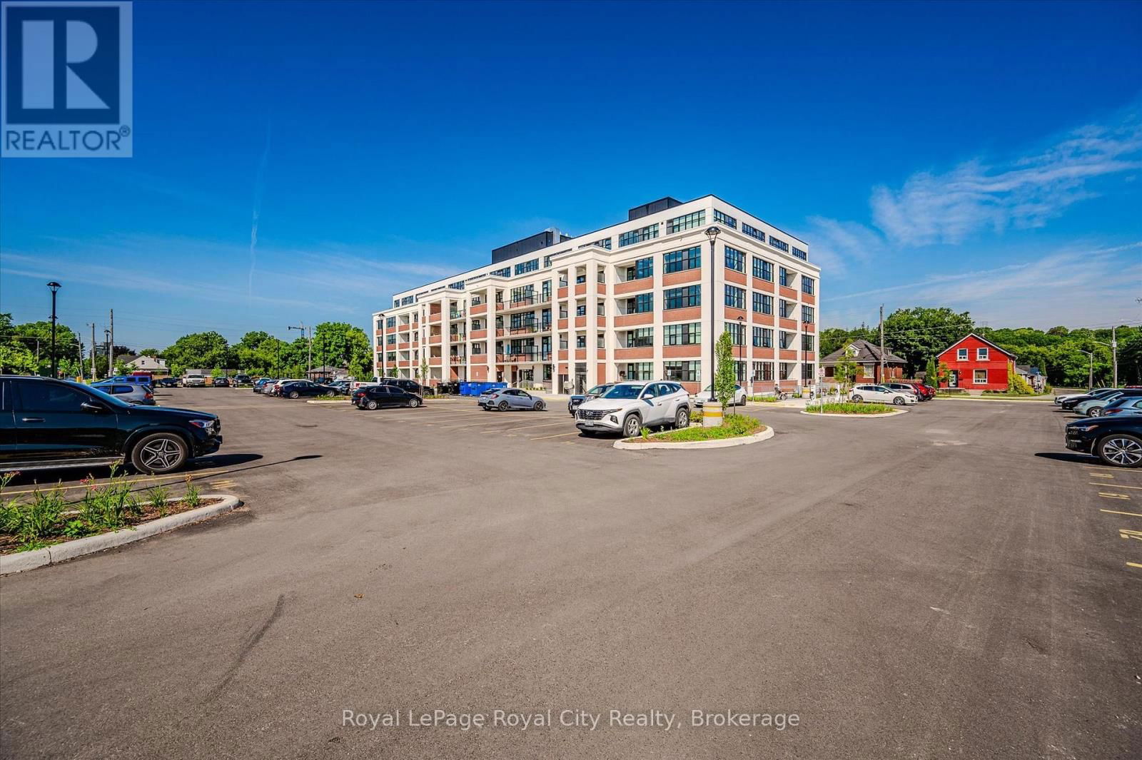 522 - 120 HURON STREET Image 38