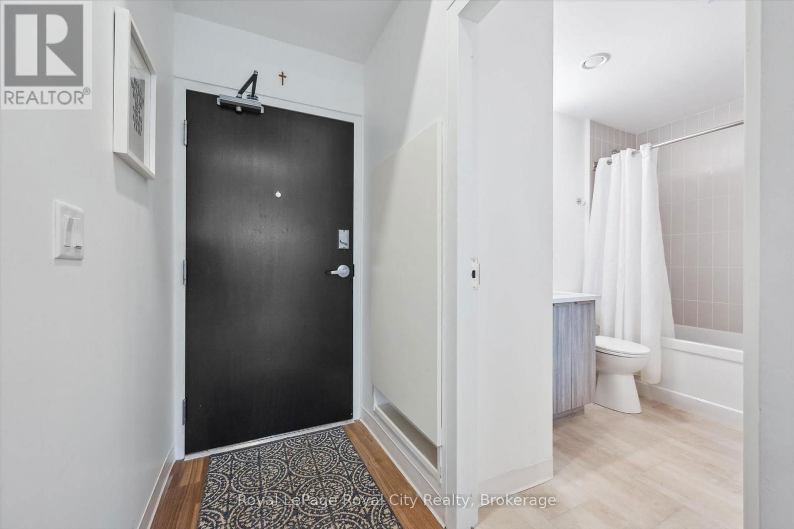 522 - 120 HURON STREET Image 4