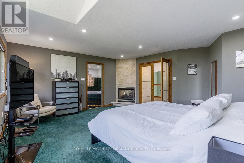 1657 WHITESIDE WAY Image 32