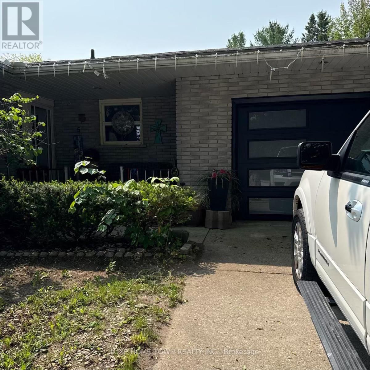5 CENTENNIAL DRIVE Image 10