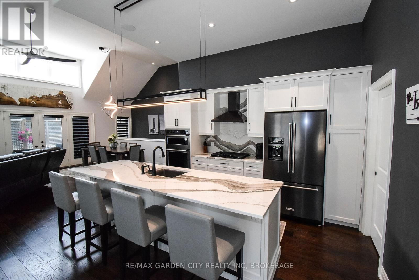 2 SASSAFRAS ROW Image 11