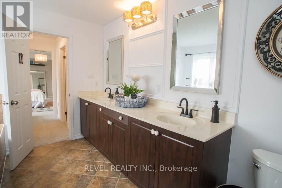 9 WALDIE CRESCENT Image 22