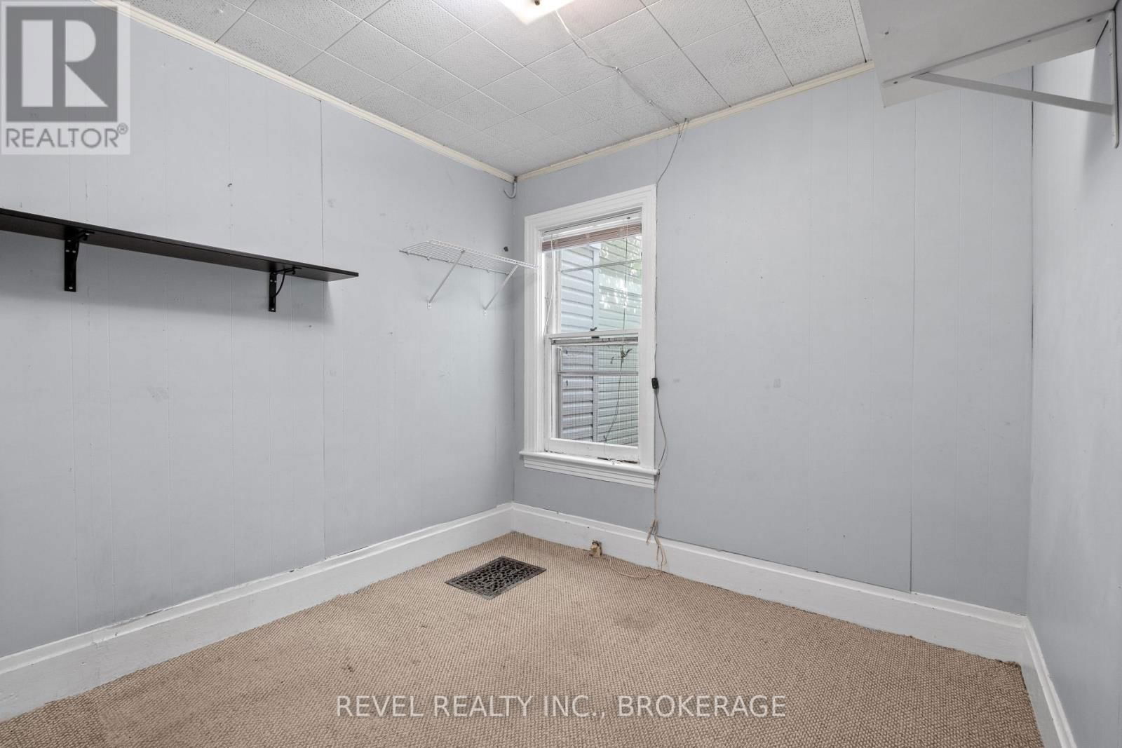 215 EARL STREET Image 11