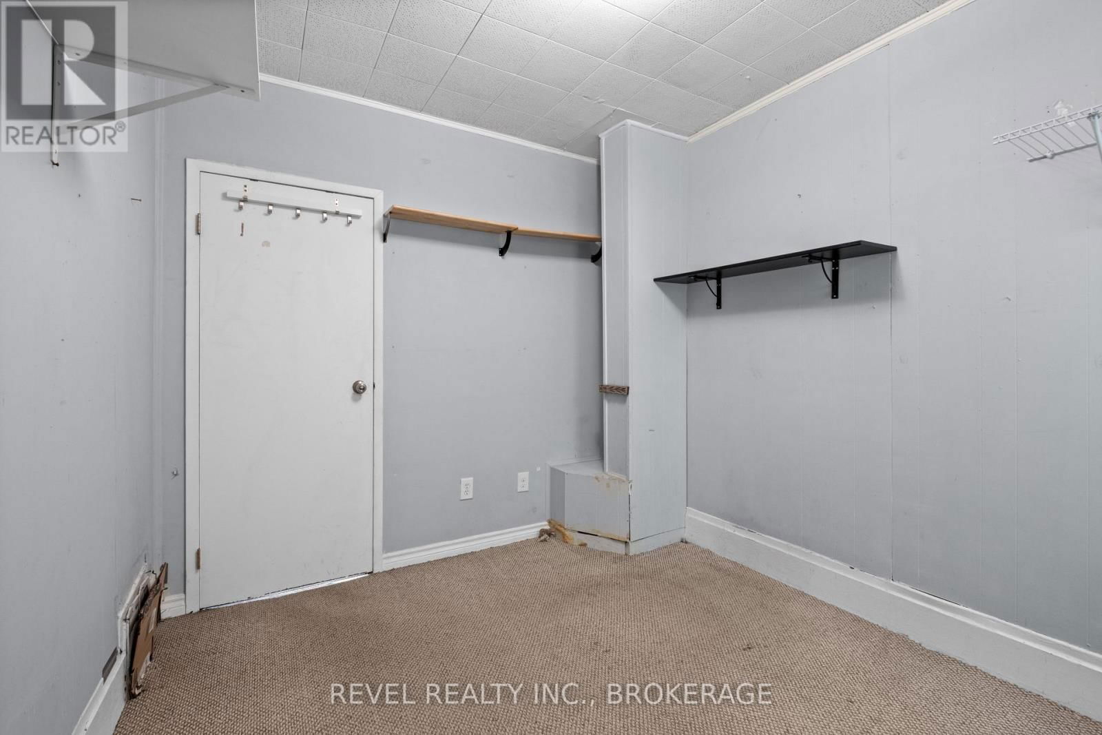215 EARL STREET Image 12