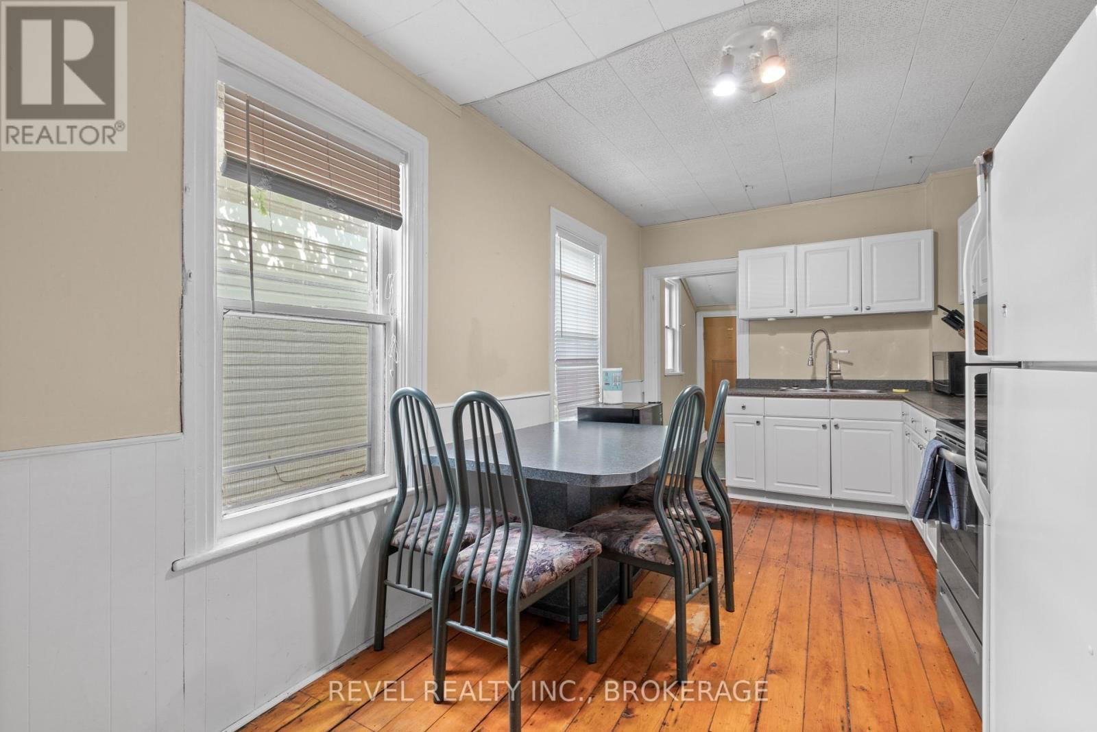 215 EARL STREET Image 13