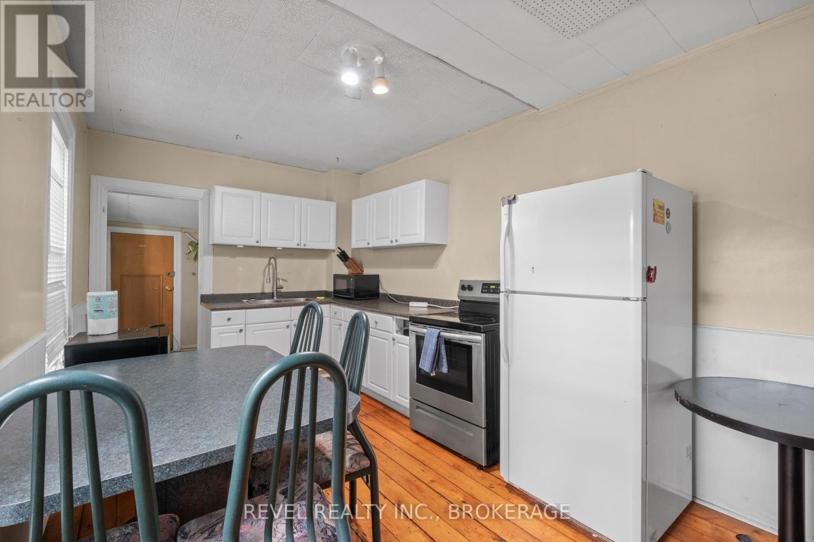 215 EARL STREET Image 14