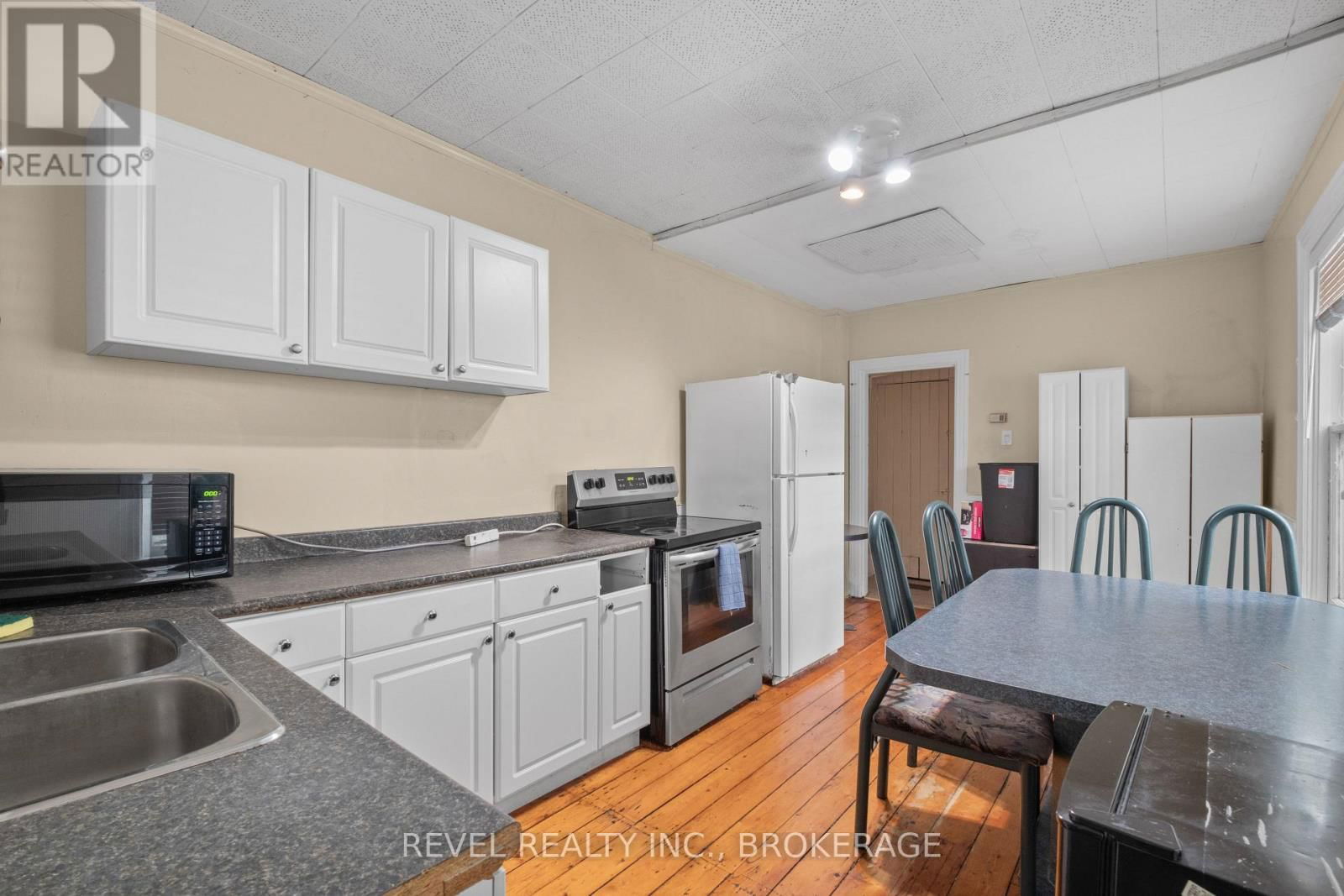 215 EARL STREET Image 16
