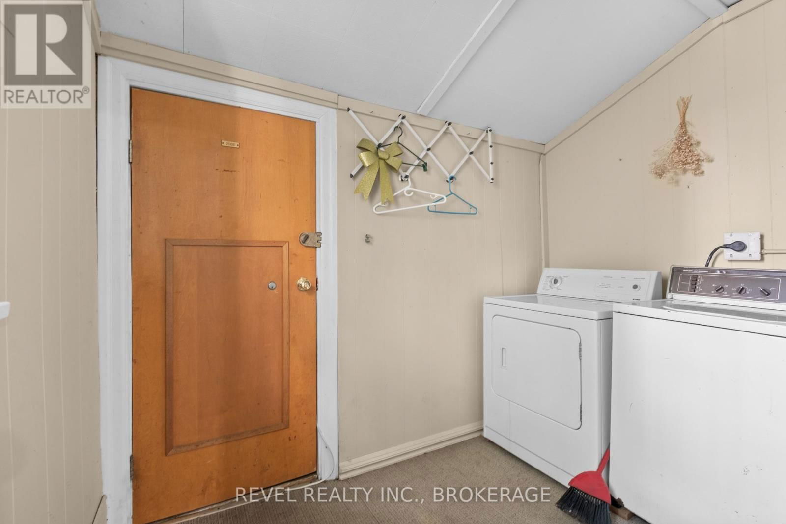 215 EARL STREET Image 17