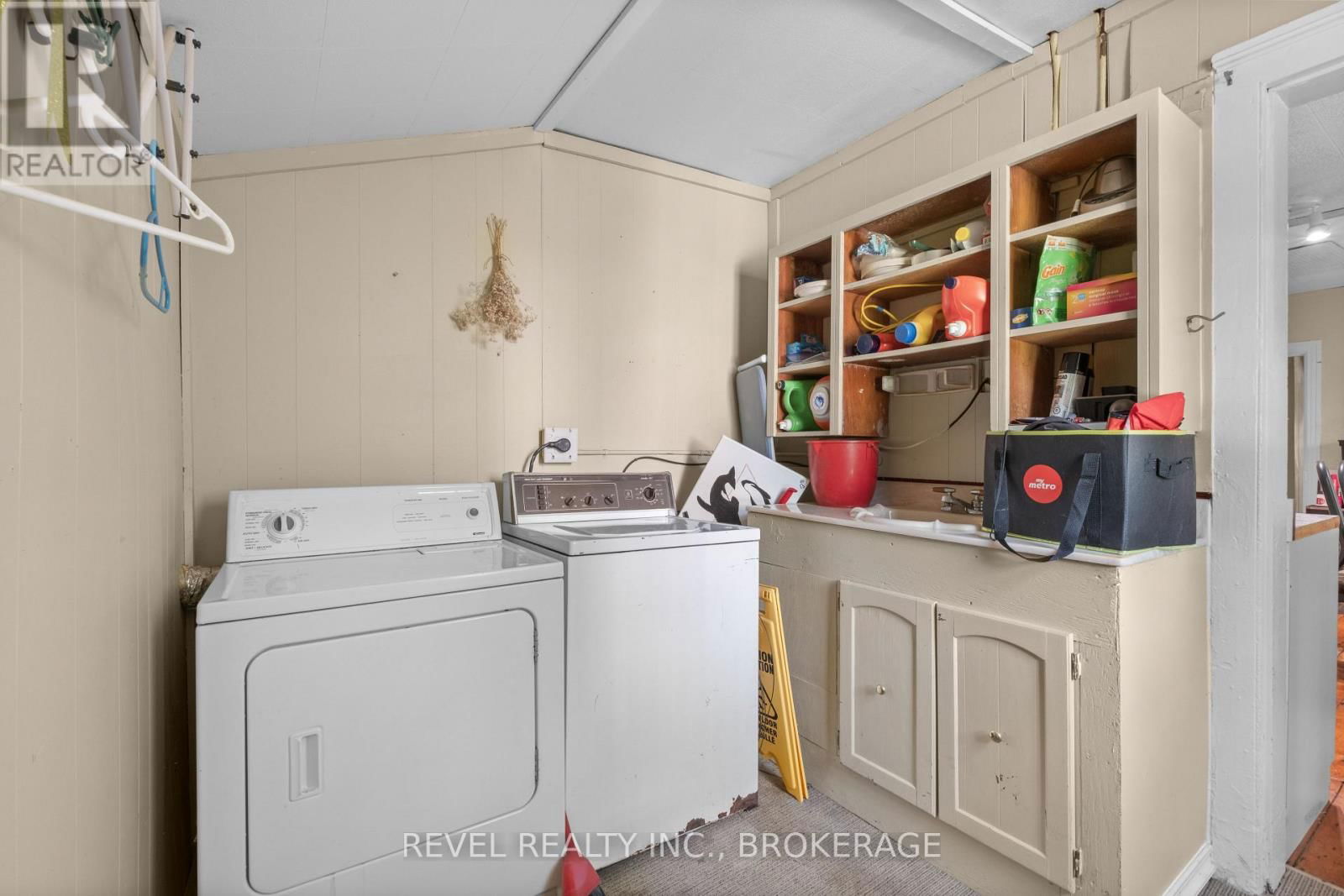 215 EARL STREET Image 19