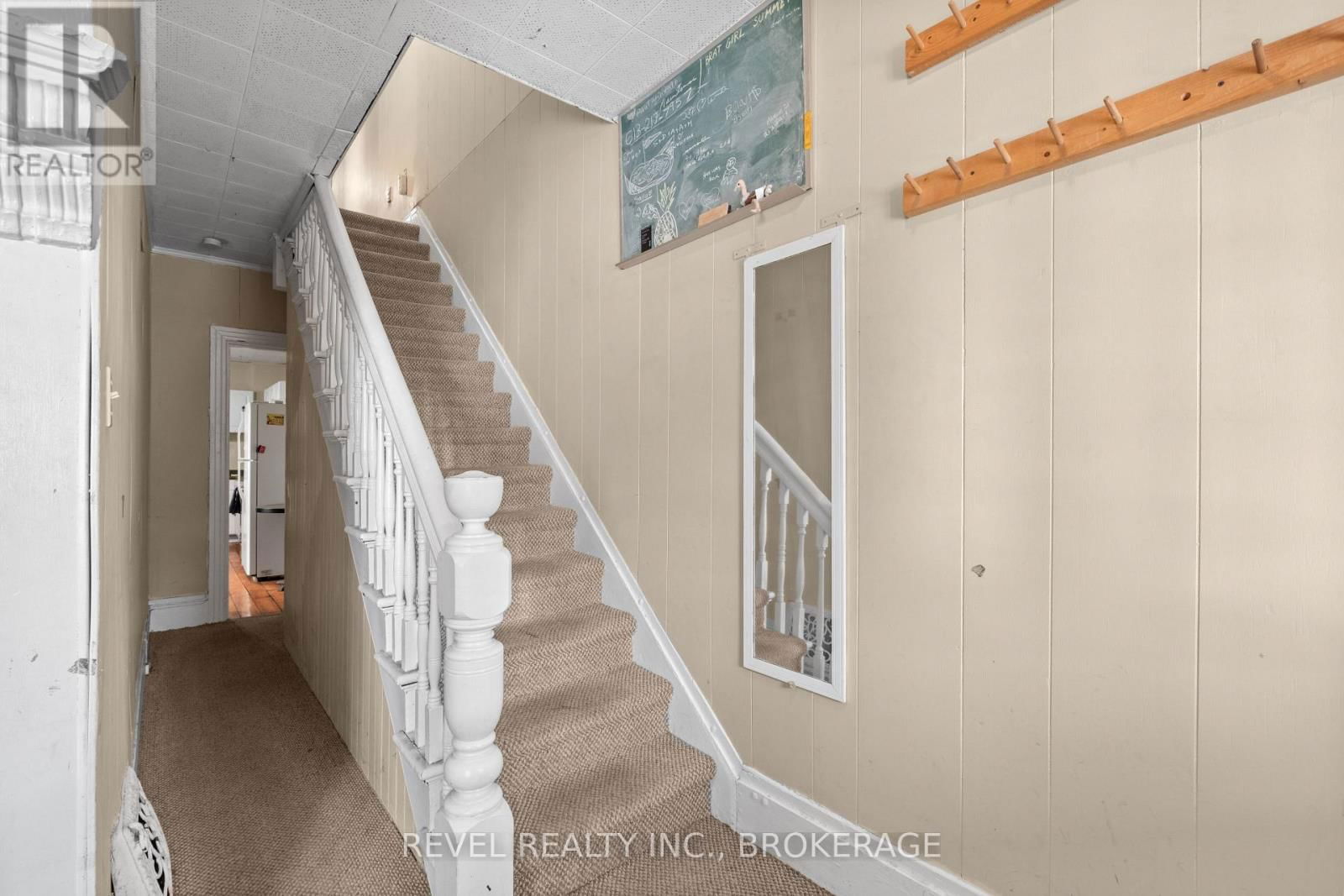 215 EARL STREET Image 20