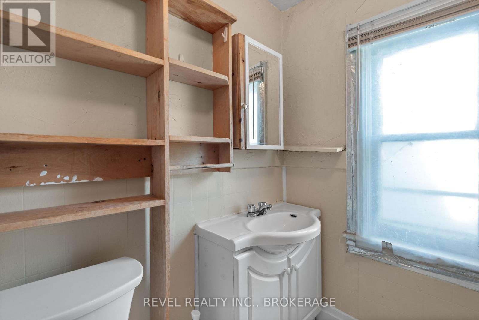 215 EARL STREET Image 27