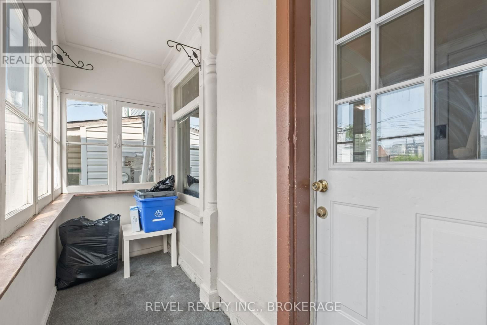215 EARL STREET Image 5