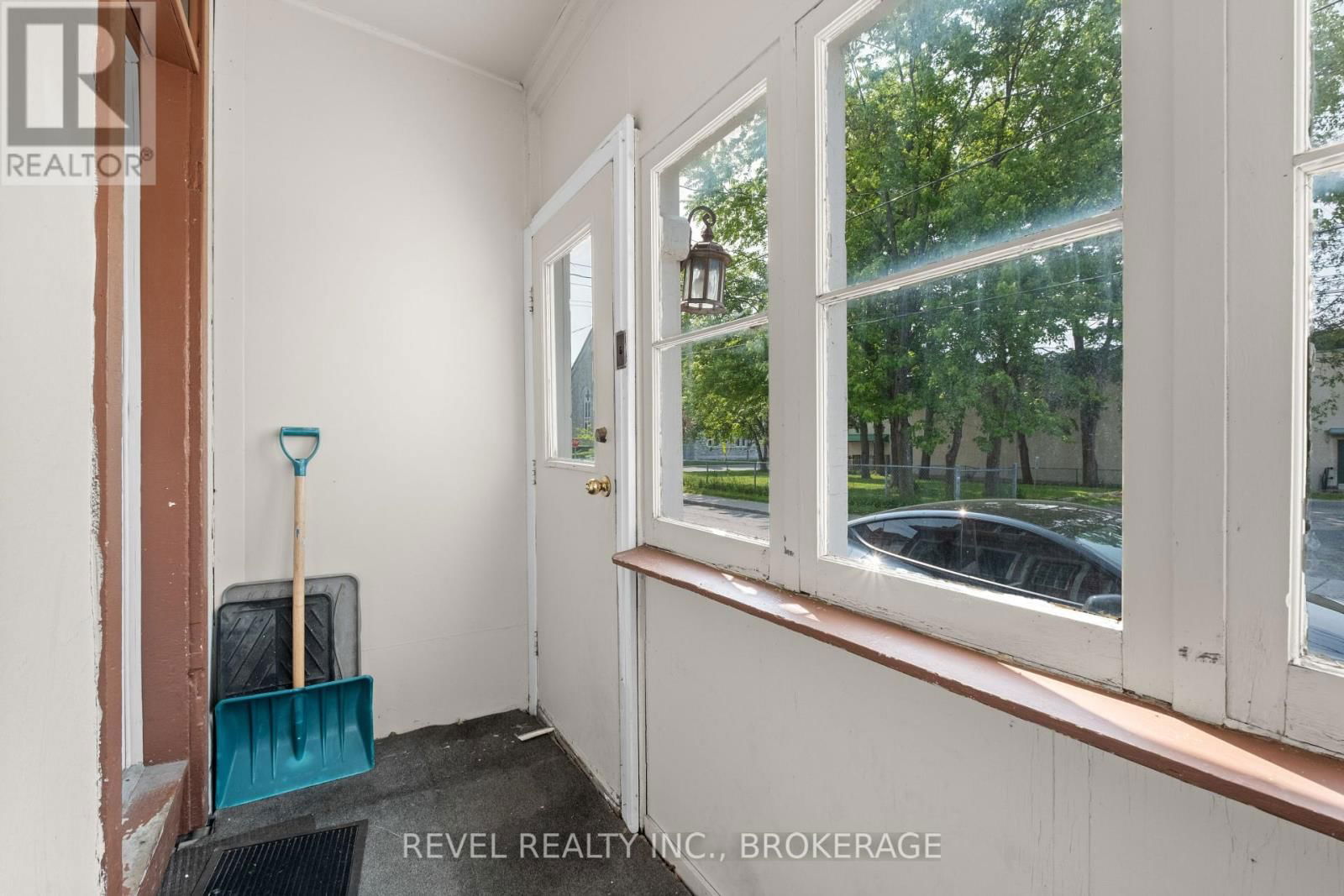 215 EARL STREET Image 6